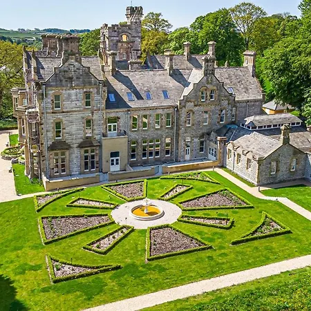 The Florence Stone Cross Mansion アパート ウルバーストン