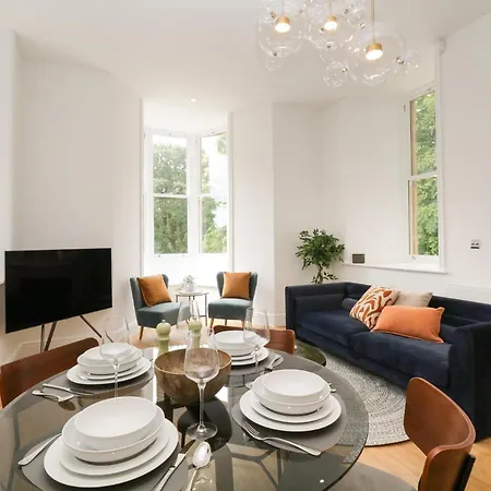 The Florence Stone Cross Mansion アパート