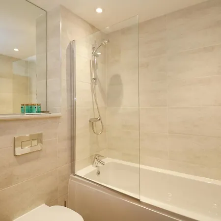 The Florence Stone Cross Mansion アパート