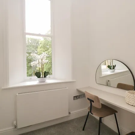 The Florence Stone Cross Mansion * ウルバーストン